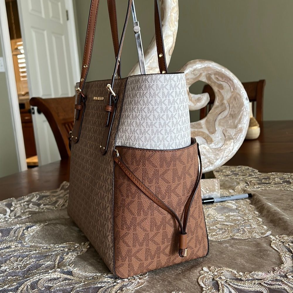 Michael Kors signature logo tote bag - Picture 4 of 11